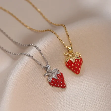 Stainless Steel Shiny Zircon Red Strawberry Necklace for Women Cute Romantic Love Heart Necklace Luxury Friendship Jewelry Gift